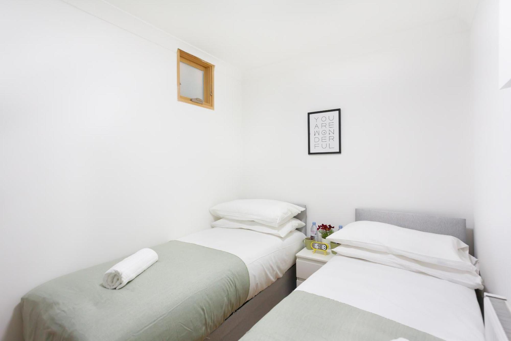 Eurostar Budget Rooms - Next To Kings Cross & Eurostar Train Station London Exterior foto